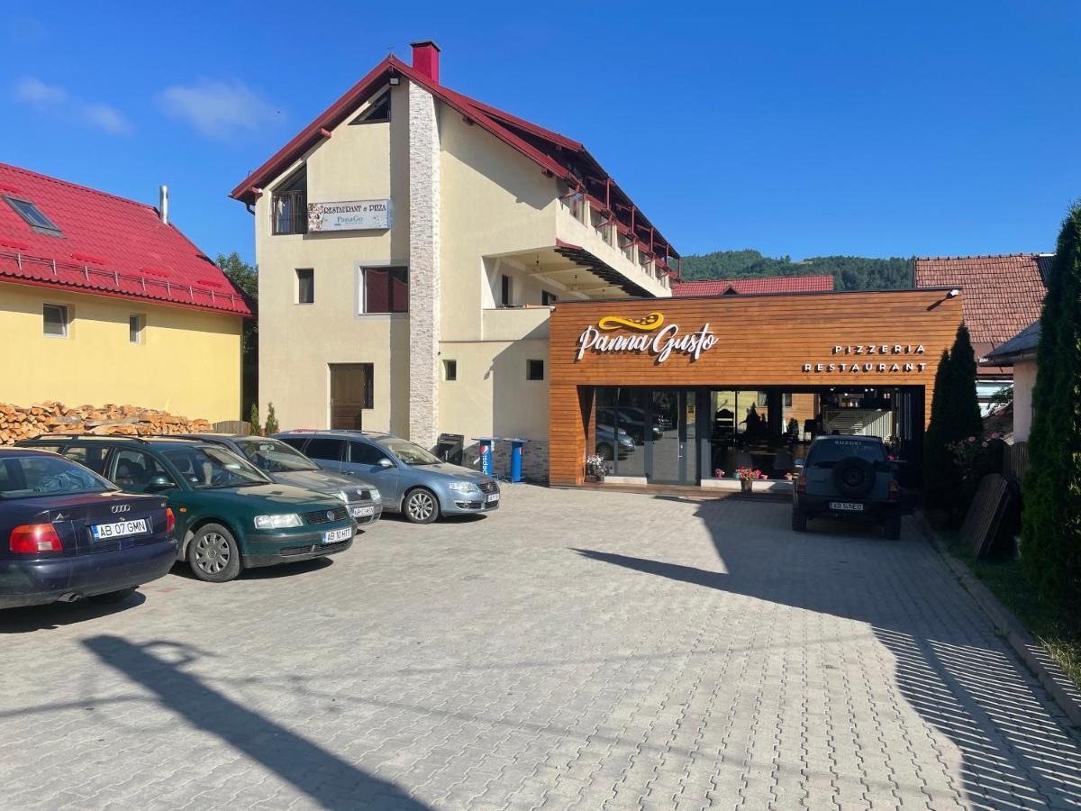 Hotel Panna Gusto Cîmpeni Exterior foto